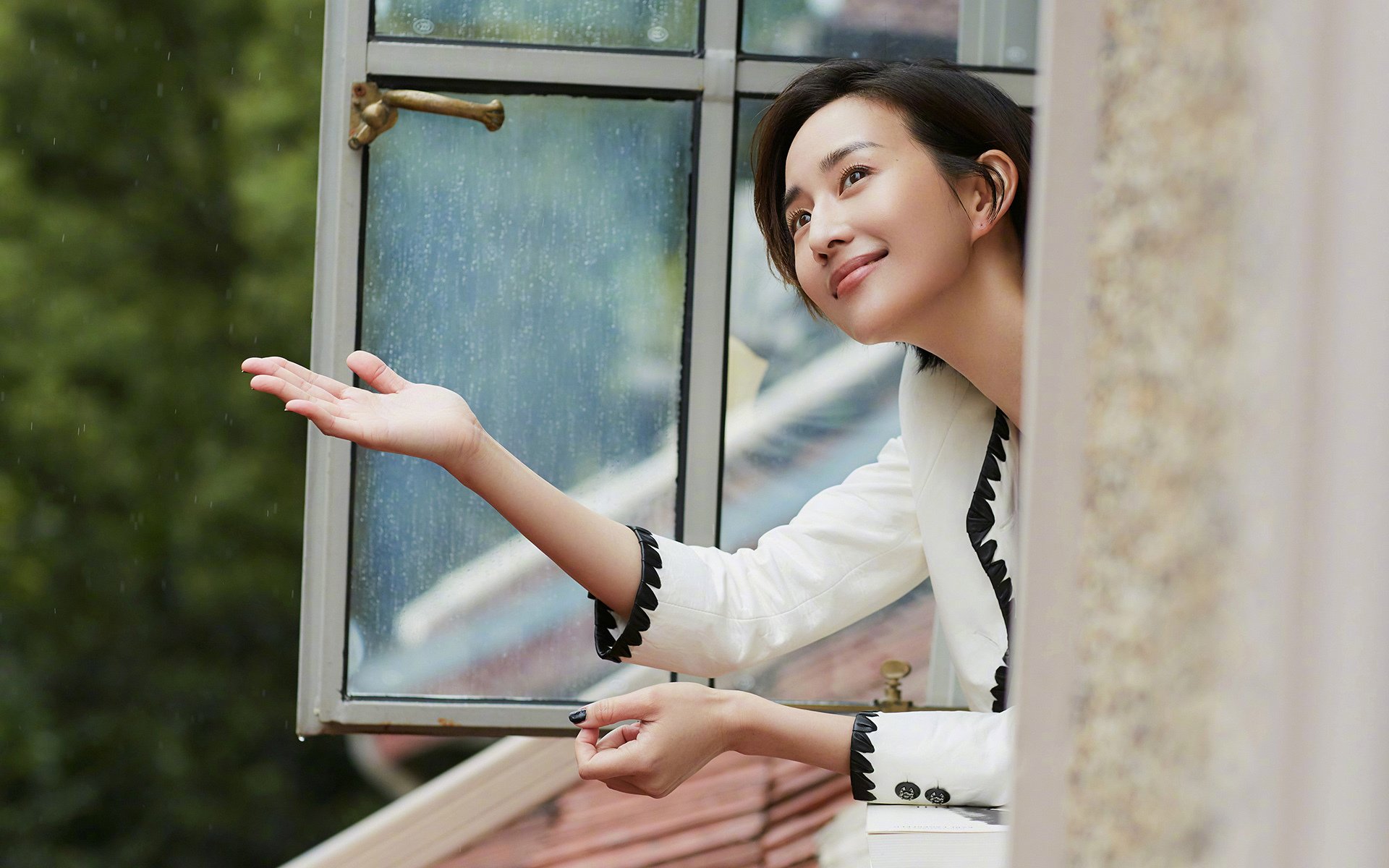 开云体育中国-数据狂潮席卷NBA季后赛之夜，跨界妖星拉什福德竟成终极隐喻？