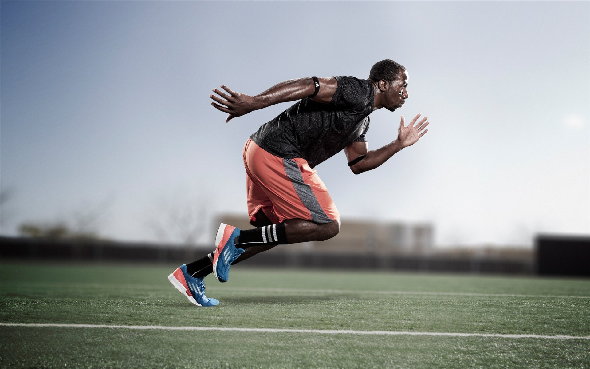 风驰电掣以命运为弯，进球为注见大场面心，本泽马与F1之夜的非线性荣耀